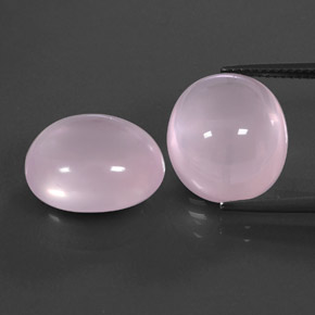 20.31カラットの天然ピンクローズクォーツ（14.9×12.8 mm・透明）