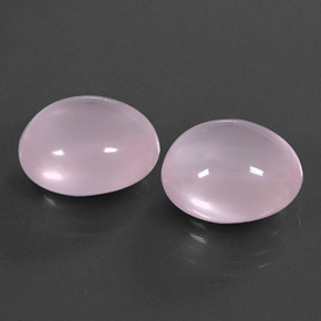 20.31カラットの天然ピンクローズクォーツ（14.9×12.8 mm・透明）
