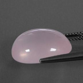 12.63カラットの天然バブルガムピンクローズクォーツ（16.5×13.6 mm・透明）