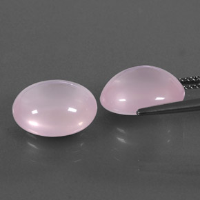 カラットの天然ピンクローズクォーツ（12.7×10.5 mm・透明）