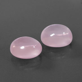 カラットの天然ピンクローズクォーツ（13.9×11.8 mm・透明）