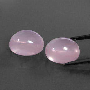 カラットの天然ピンクローズクォーツ（13.9×11.8 mm・透明）