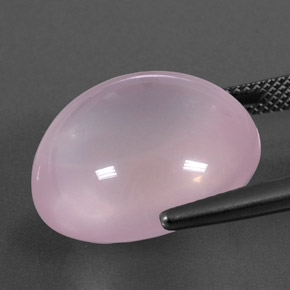24.65カラットの天然バブルガムピンクローズクォーツ（19.1×17.3 mm・透明）
