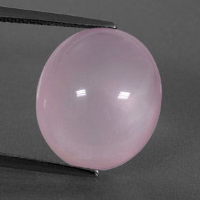 11.79カラットの天然ライトピンクローズクォーツ（16×14 mm・透明）
