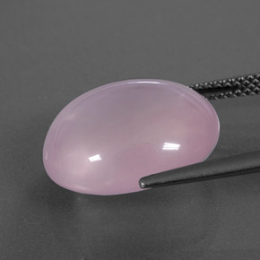 11.79カラットの天然ライトピンクローズクォーツ（16×14 mm・透明）