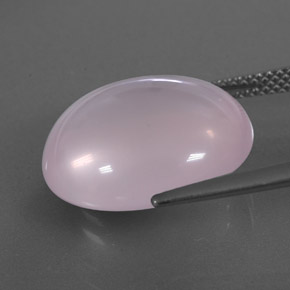 13.52カラットの天然ライトピンクローズクォーツ（16.8×15 mm・透明）