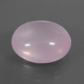 13.33カラットの天然バブルガムピンクローズクォーツ（16.2×14.2 mm・透明）