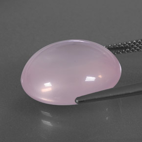 13.33カラットの天然バブルガムピンクローズクォーツ（16.2×14.2 mm・透明）