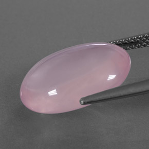 8.02カラットの天然ピンクローズクォーツ（15.9×11.3 mm・透明）