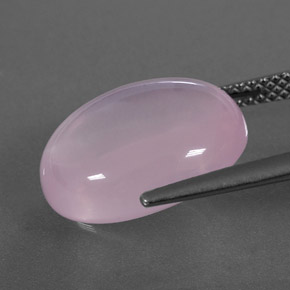 8.65カラットの天然ピンクローズクォーツ（14.7×11.4 mm・透明）