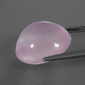 14.13カラットの天然ライトピンクローズクォーツ（15.5×14 mm・透明）