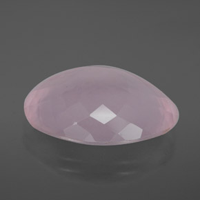 12.60カラットの天然ピンクローズクォーツ（19.3×14.7 mm・オーバルカット）
