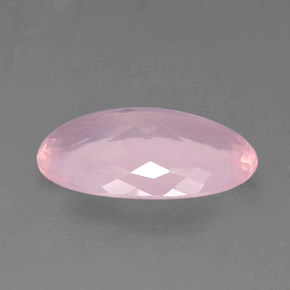 20.77カラットの天然ピンクローズクォーツ（25.2×15.6 mm・オーバルカット）