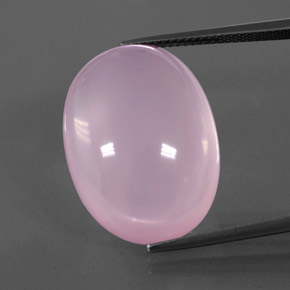 31.73カラットの天然ライトピンクローズクォーツ（23.4×17.1 mm・オーバルカット）