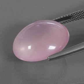 16.60カラットの天然バブルガムピンクローズクォーツ（17.9×15.7 mm・オーバルカット）