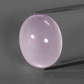 20.95カラットの天然ピンクローズクォーツ（19.4×15.4 mm・オーバルカット）