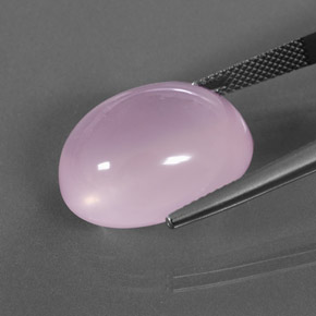 20.95カラットの天然ピンクローズクォーツ（19.4×15.4 mm・オーバルカット）