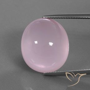 23.48カラットの天然ライトピンクローズクォーツ（18.5×16.2 mm・オーバルカット）