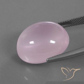 23.48カラットの天然ライトピンクローズクォーツ（18.5×16.2 mm・オーバルカット）