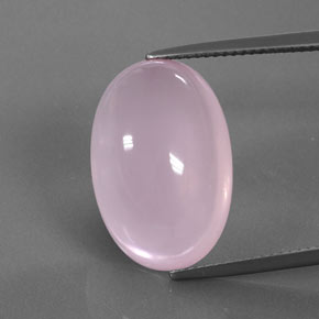 15.46カラットの天然ミディアムローズピンクローズクォーツ（19.9×13.4 mm・オーバルカット）