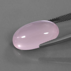 15.46カラットの天然ミディアムローズピンクローズクォーツ（19.9×13.4 mm・オーバルカット）