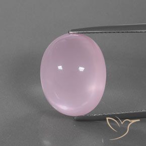 16.93カラットの天然バブルガムピンクローズクォーツ（16.6×13.6 mm・オーバルカット）