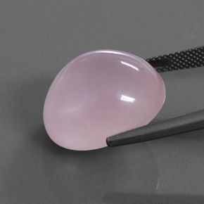 24.19カラットの天然ローズピンクローズクォーツ（18.4×16.4 mm・透明）