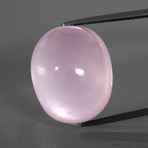 32.56カラットの天然ライトピンクローズクォーツ（20.9×17.2 mm・オーバルカット）