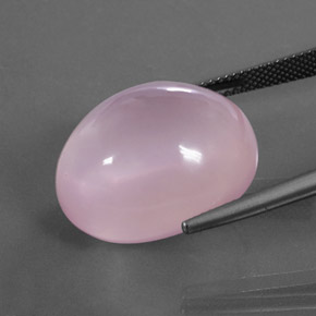 32.56カラットの天然ライトピンクローズクォーツ（20.9×17.2 mm・オーバルカット）