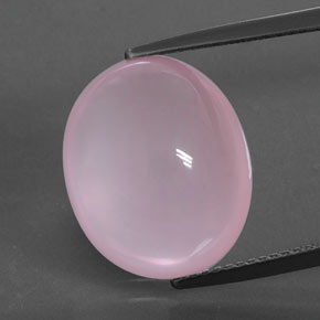 14.01カラットの天然ミディアムローズピンクローズクォーツ（16.2×13.4 mm・オーバルカット）