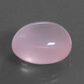 14.01カラットの天然ミディアムローズピンクローズクォーツ（16.2×13.4 mm・オーバルカット）