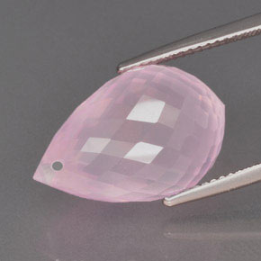 16.26カラットの天然ローズピンクローズクォーツ（19.1×12.2 mm・ブリオレット）