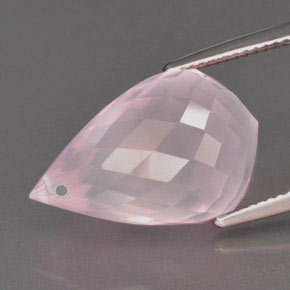 16.94カラットの天然コーラルピンクローズクォーツ（19.7×12.5 mm・ブリオレット）
