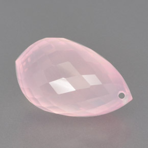 13.53カラットの天然ライトピンクローズクォーツ（18.1×11 mm・ブリオレット）