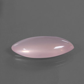 12.09カラットの天然ライトピンクローズクォーツ（25.2×12.3 mm・マーキス）