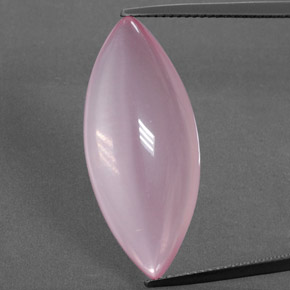 19.33カラットの天然ピンクローズクォーツ（29.4×12.8 mm・マーキス）