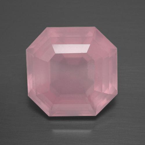 8.04カラットの天然ミディアムローズピンクローズクォーツ（12.5×12.4 mm・エメラルドカット）