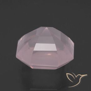 13.25カラットの天然バブルガムピンクローズクォーツ（14.6×14.6 mm・エメラルドカット）
