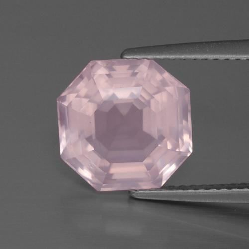 4.67カラットの天然ライトピンクローズクォーツ（10.3×10.3 mm・エメラルドカット）