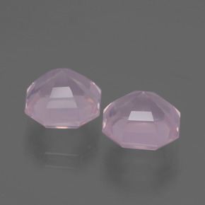 4.99カラットの天然ライトピンクローズクォーツ（8.5×8.4 mm・エメラルドカット）