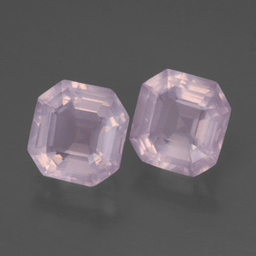3.59カラットの天然ライトピンクローズクォーツ（7.6×7.5 mm・エメラルドカット）