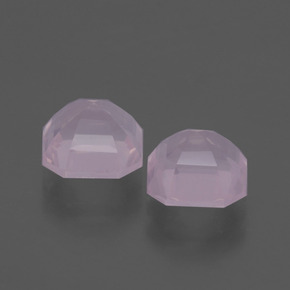 3.59カラットの天然ライトピンクローズクォーツ（7.6×7.5 mm・エメラルドカット）