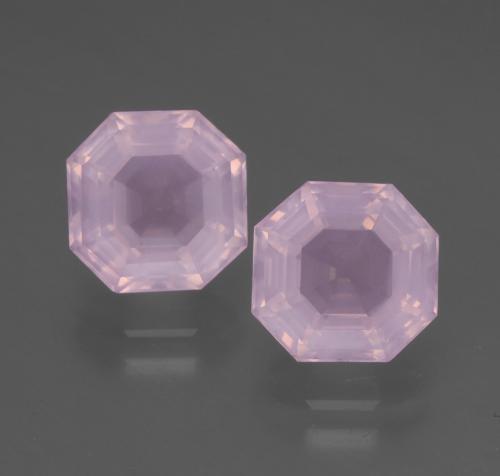 5.03カラットの天然薄いチェリーピンクローズクォーツ（8.4×8.3 mm・エメラルドカット）