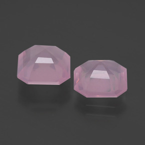 4.27カラットの天然薄いチェリーピンクローズクォーツ（8.3×8.2 mm・エメラルドカット）