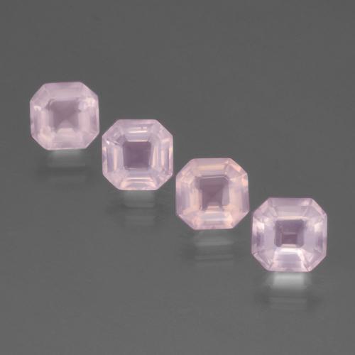7.24カラットの天然バブルガムピンクローズクォーツ（7.6×6.8 mm・エメラルドカット）