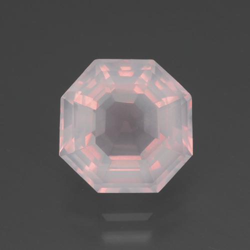 3.40カラットの天然ライトピンクローズクォーツ（9.5×9.5 mm・エメラルドカット）