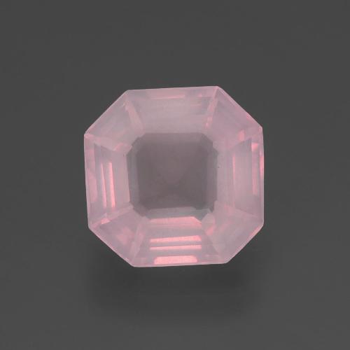 2.89カラットの天然ローズピンクローズクォーツ（9.2×9.1 mm・エメラルドカット）