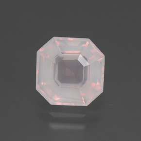 2.67カラットの天然非常に薄いローズピンクローズクォーツ（8.7×8.6 mm・エメラルドカット）