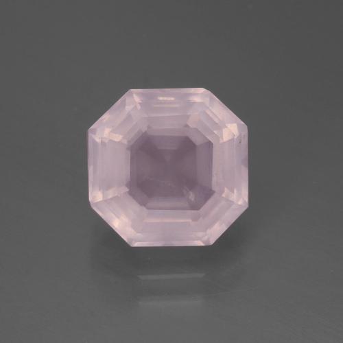 3.24カラットの天然ライトピンクローズクォーツ（9.3×9.2 mm・エメラルドカット）