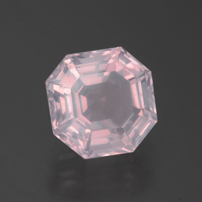 1.96カラットの天然ピンクローズクォーツ（8×7.8 mm・エメラルドカット）